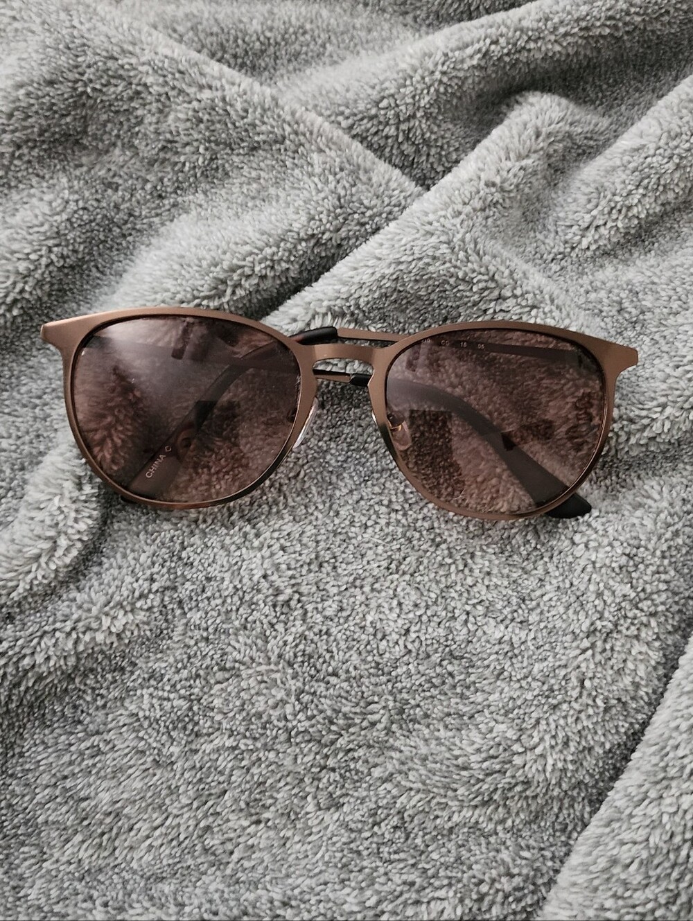 Foster Grant City Collection Brown Round Sunglasses SS1019 CC 18‑05 UV Protectio